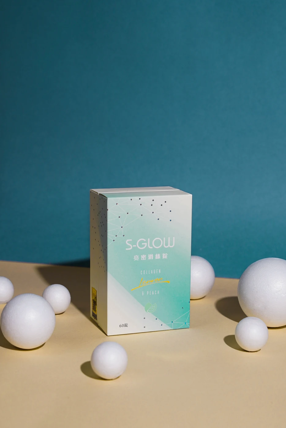 S-GLOW 亮密滑絲錠原廠產品情境照